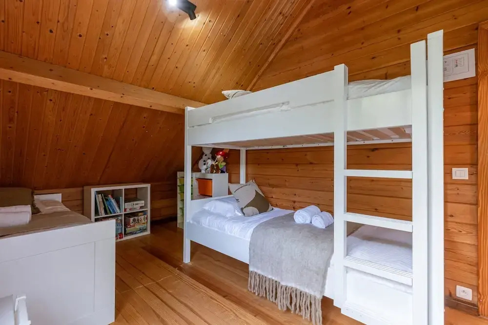 Huswell - Tranquil Retreat Cozy Chalet in the Heart of Urse