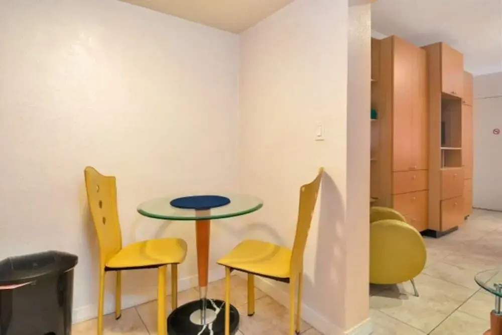Amazing Apartment,hallandale Beach, Walk to Ocean!