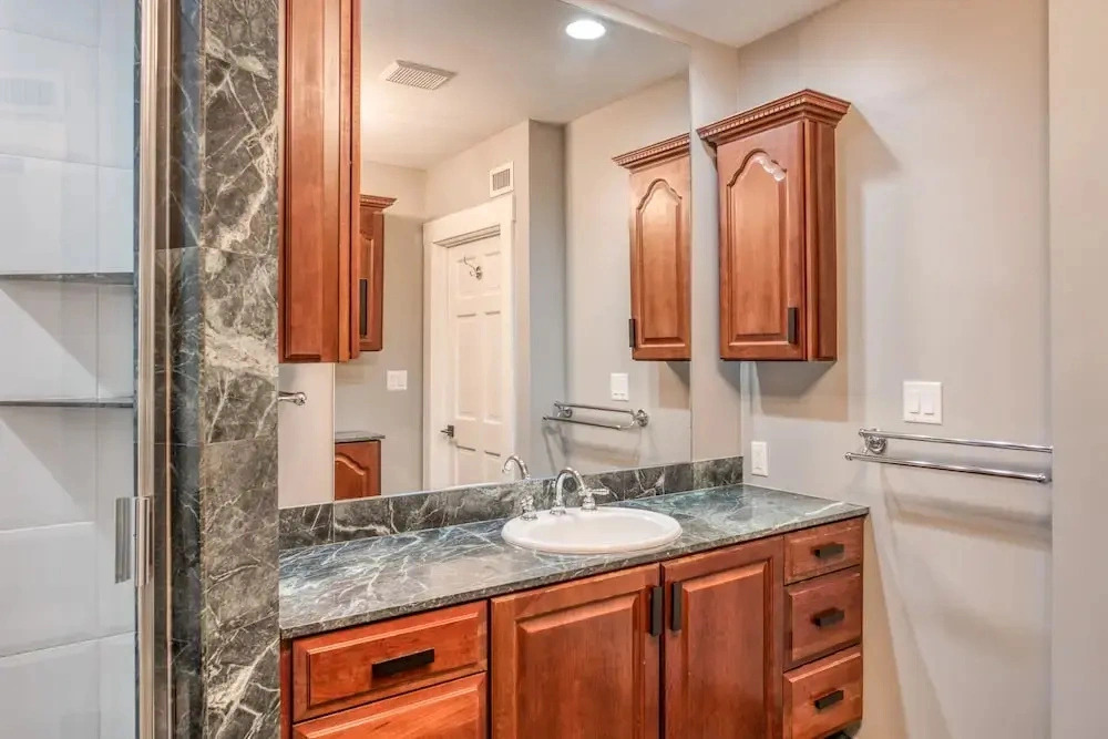 Colonial Quarter Hideaway With Modern Comforts & Balcony - Near the Beach