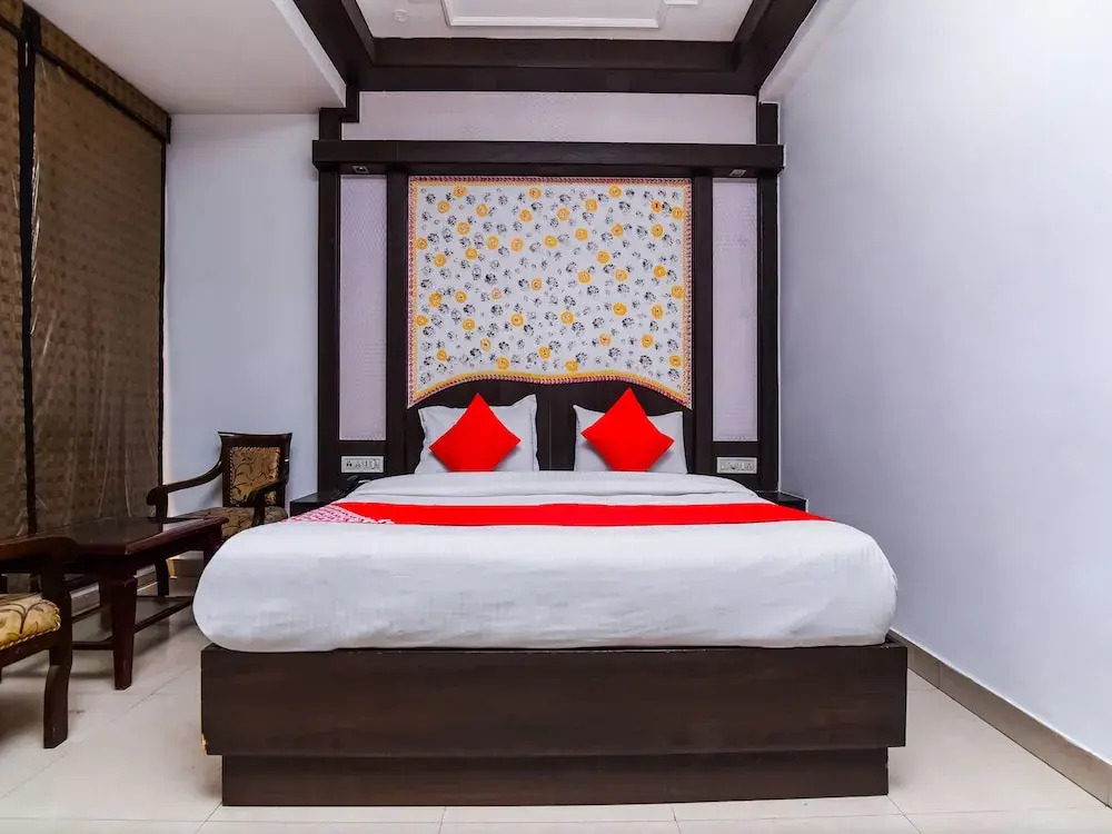 OYO 36465 Boom Room 5