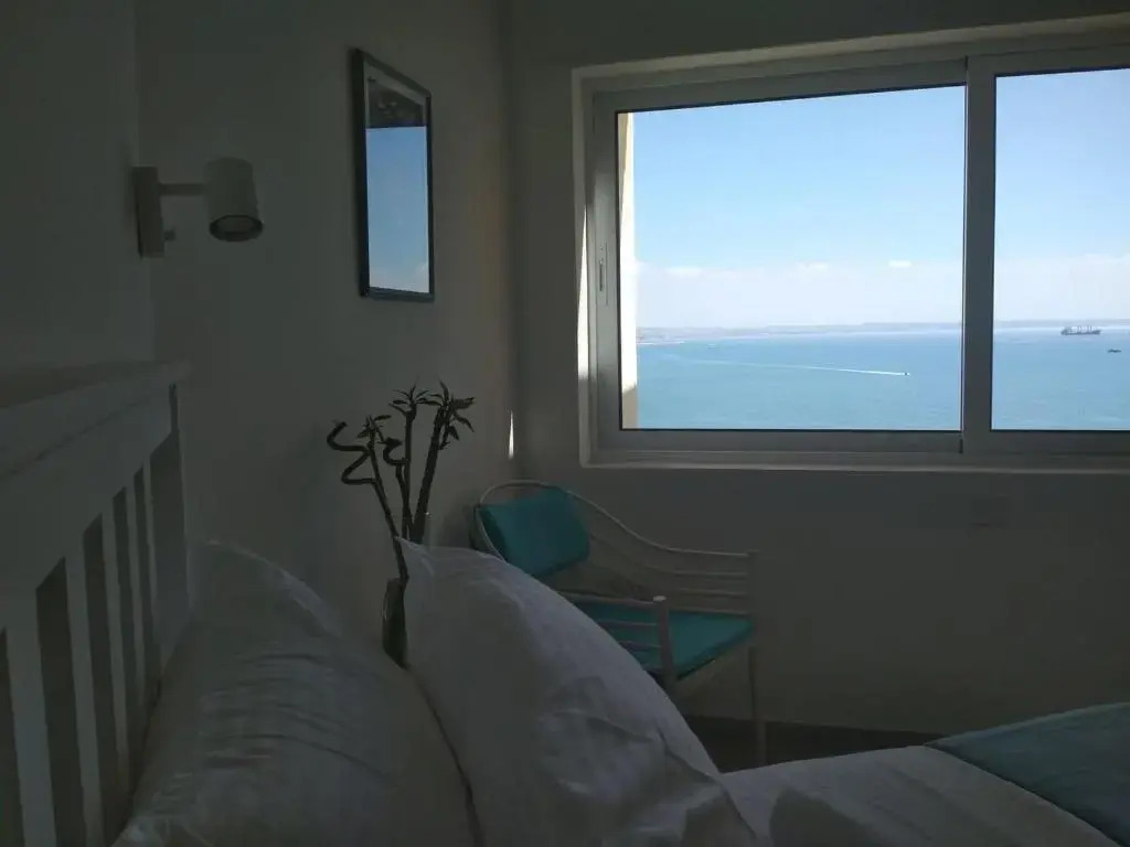 Luxury Penthouse 1BR-Seafront-Seasonal Pool-Central