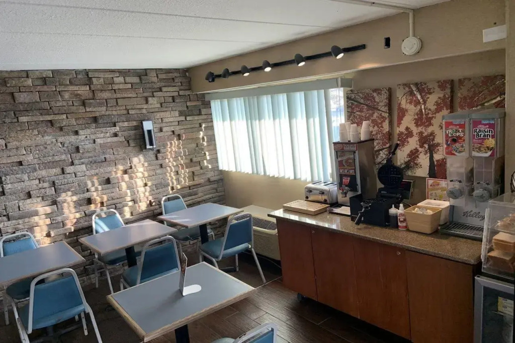 Travelodge By Wyndham Holland/Toledo