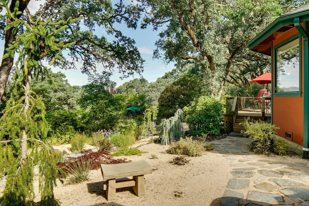 'hilltop Loft' Ukiah Vacation Rental!