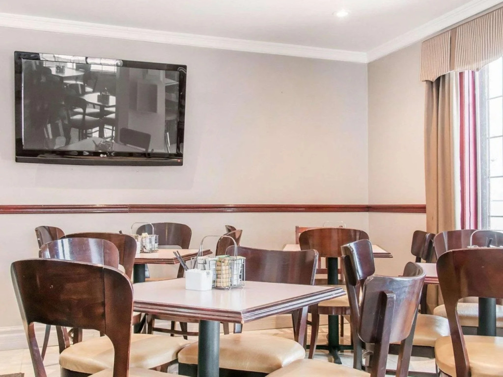 Econo Lodge Hotel Brossard