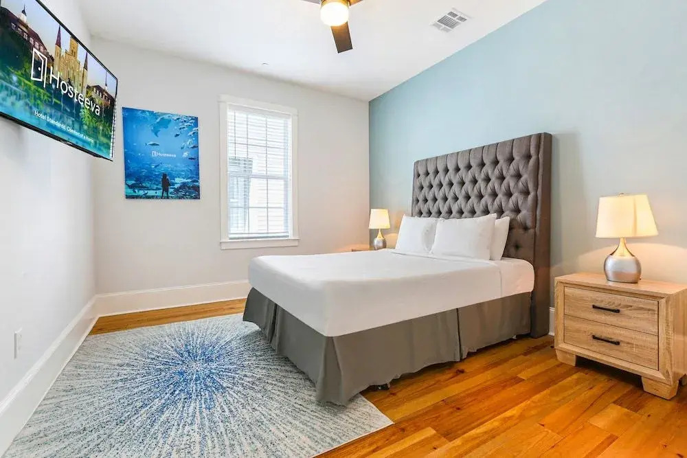 Modern 5 BR Condo - Large Pool - Near Everything