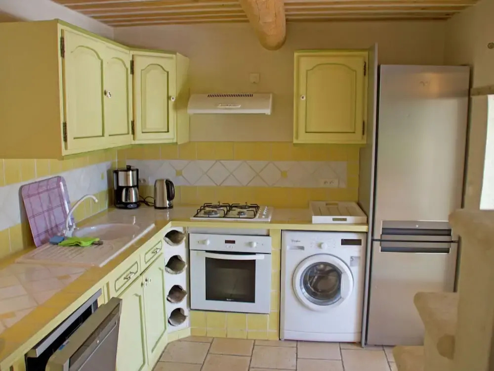 Splendid Holiday Home in Apt With Private Garden