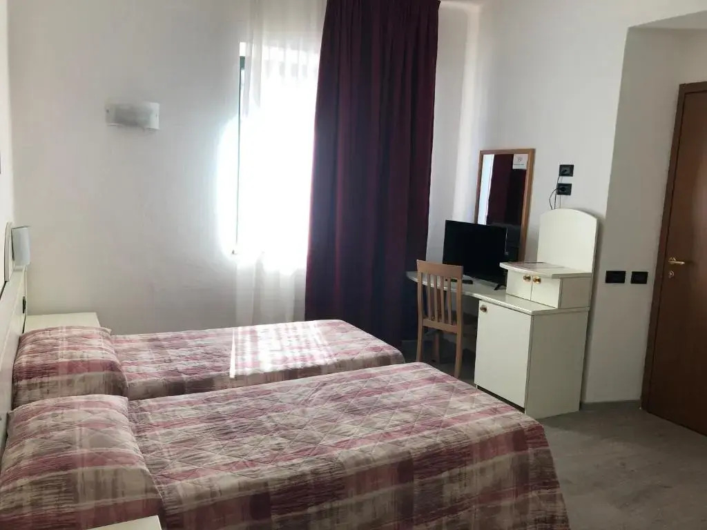 Hotel Alpi Del Mare