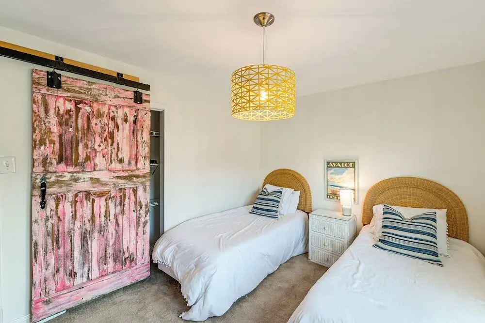 Walk to Beach & Dtwn Dining! Avalon Coastal Escape