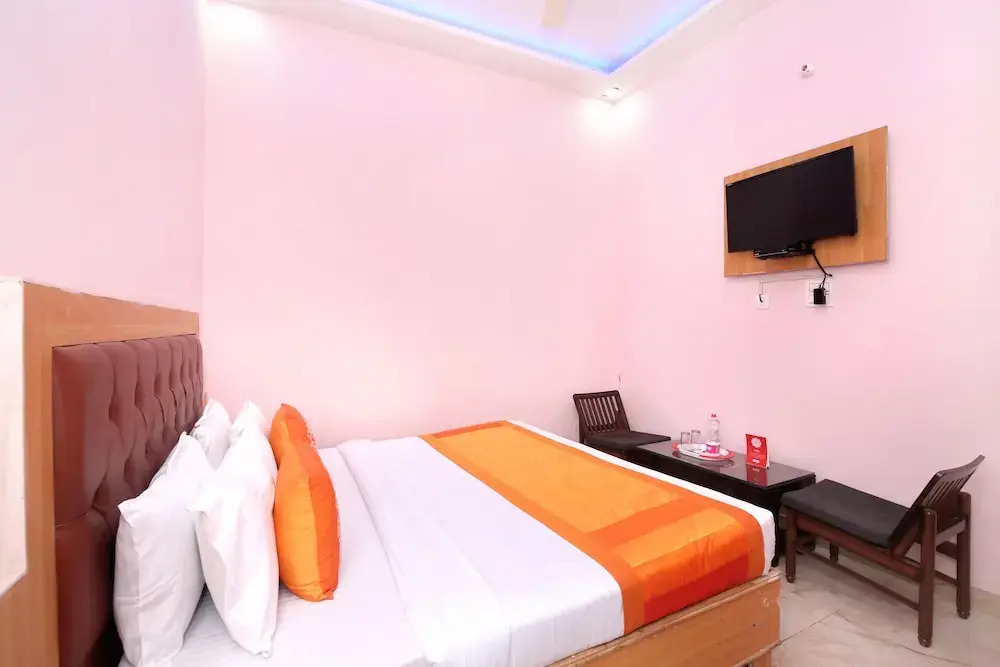 OYO 11497 Hotel Sharnam