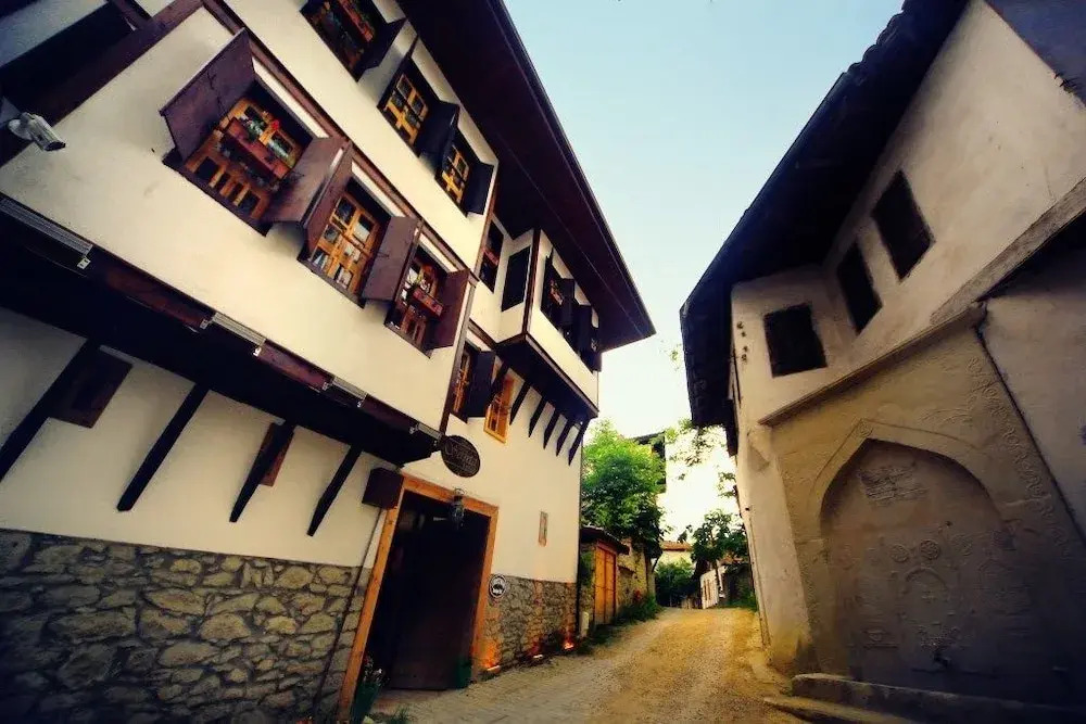 Serbetci Konak