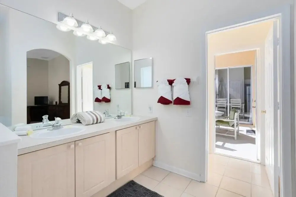 4 Bedroom/3 Bath South Facing Pool - Luxury Villa 4 Villa by RedAwning