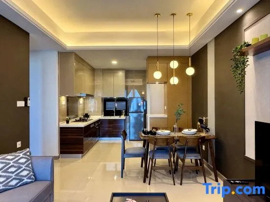 R&F Sea View 2BR  High-End Design, 1 Carpark , 6pax