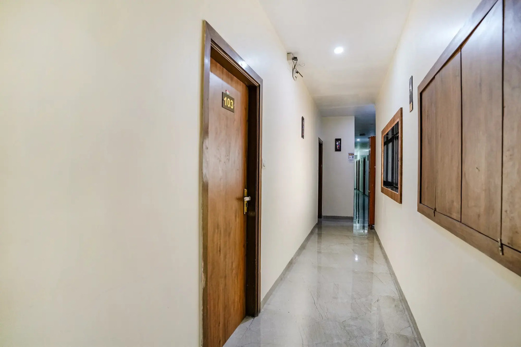 Deluxe Residency Nr- Mumbai International Airport