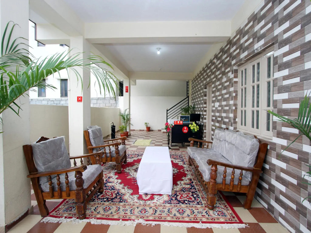OYO 9026 JJ Palace