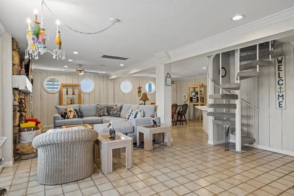 The Beachcomber 5 Bedroom Home by RedAwning