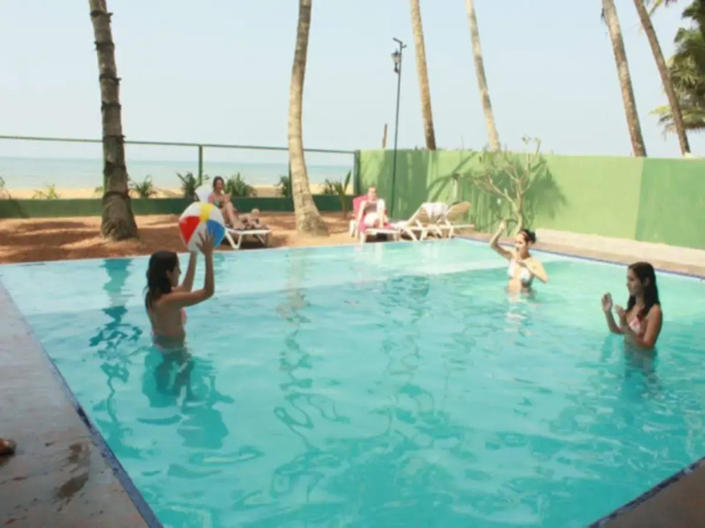 Roy Villa Beach Hotel