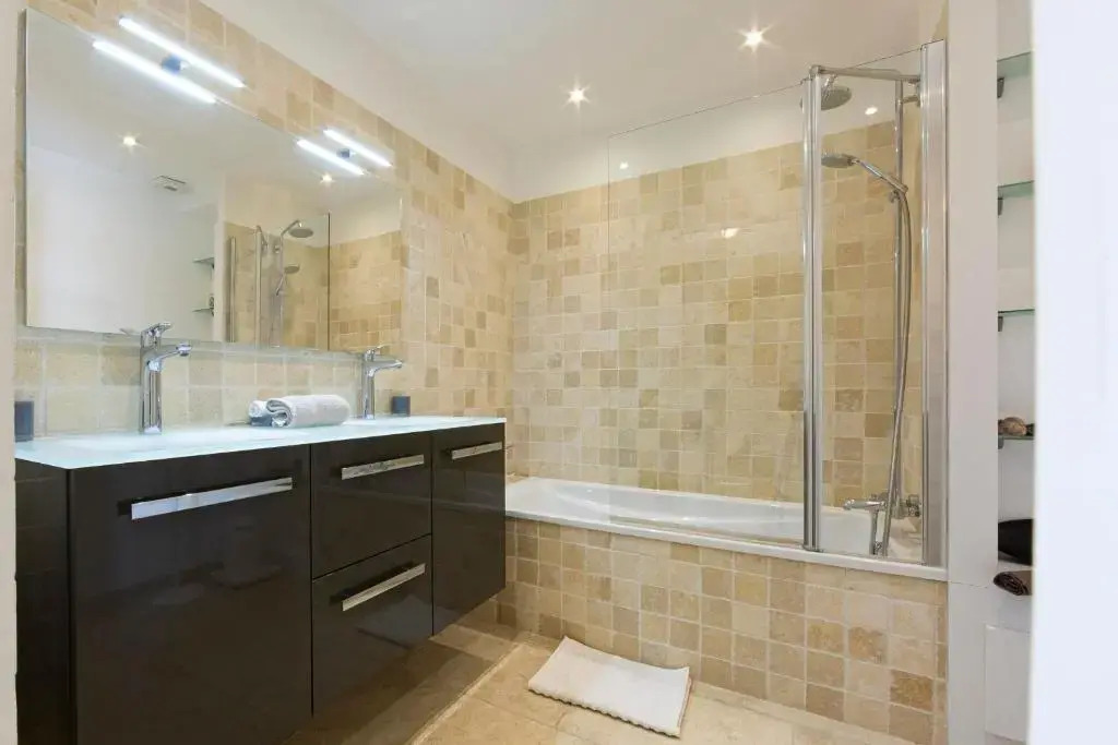 Fully equipped appartment 105 m2 clear view on the sea and californie hills