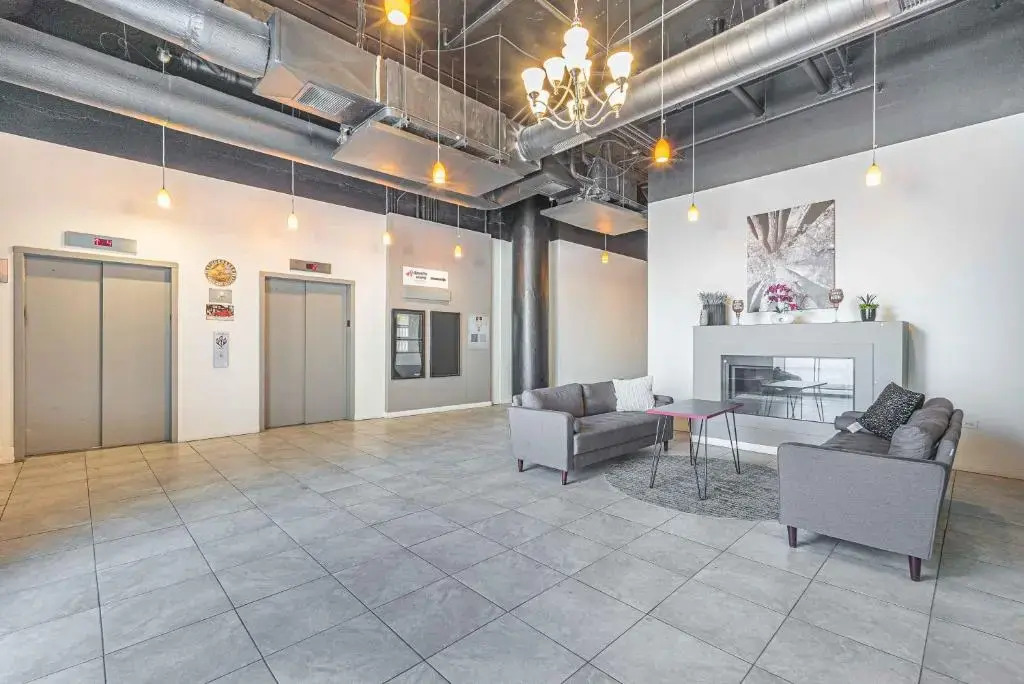 McCormick place luxury Penthouse Duplex with personal rooftop with optional parking for 8 guests