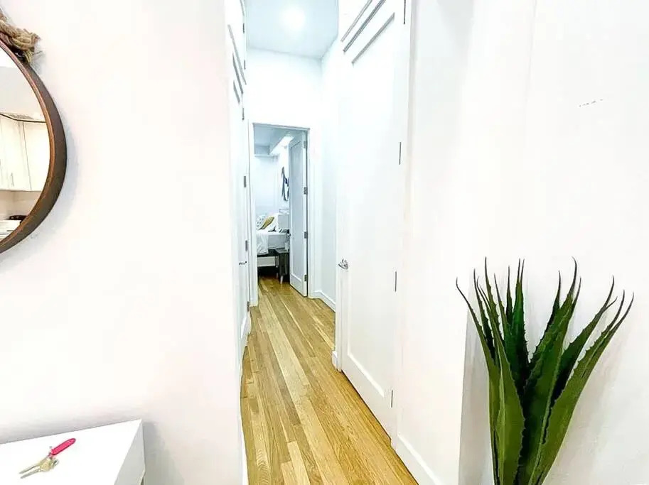 62-2b Renovated 1BR in Prime Upper East Side