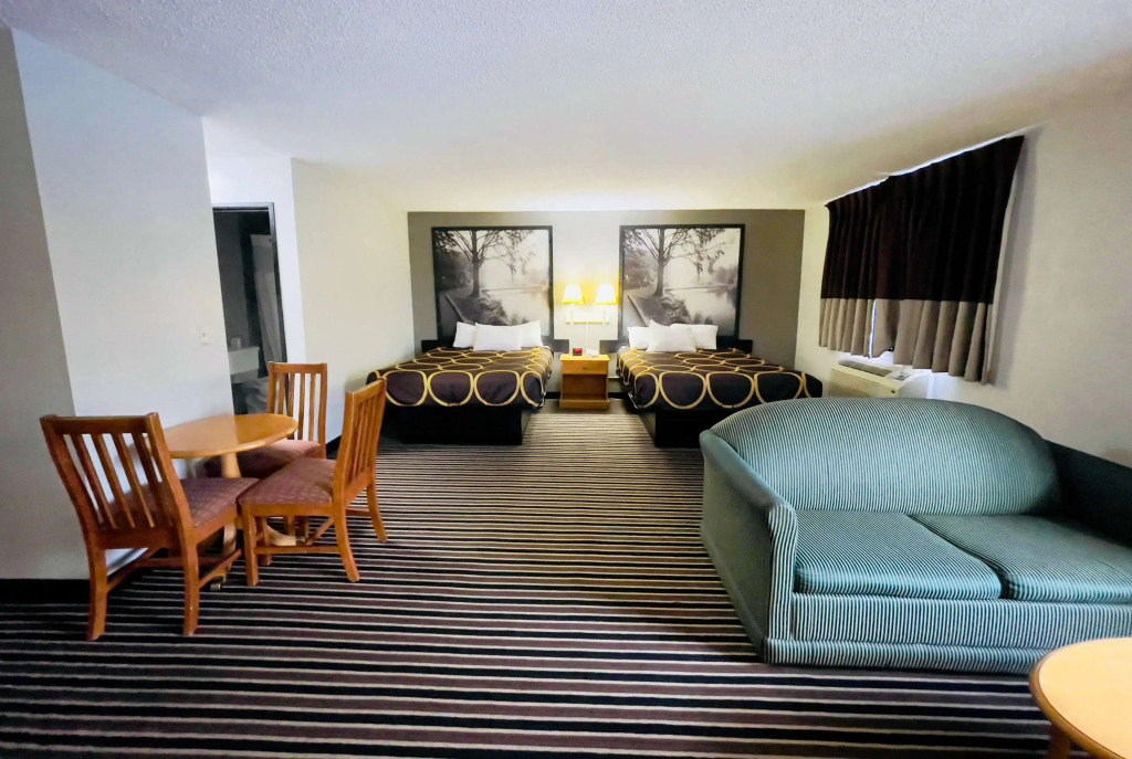 Super 8 by Wyndham Shakopee