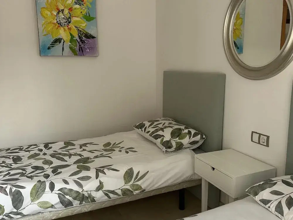 2 Bed-sleeps 4-private Patio-pool-aircon