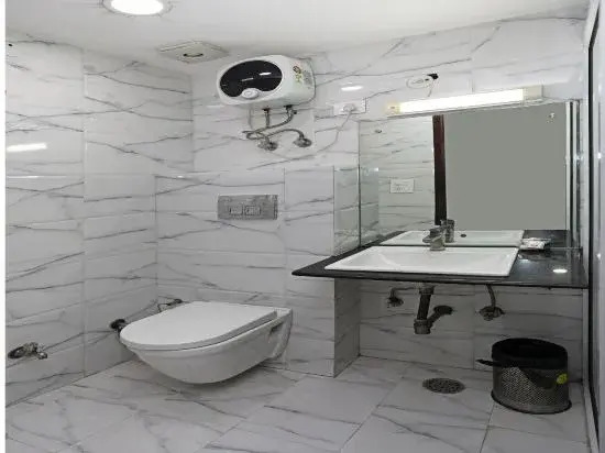 The Signature Hotel By OYO Rooms