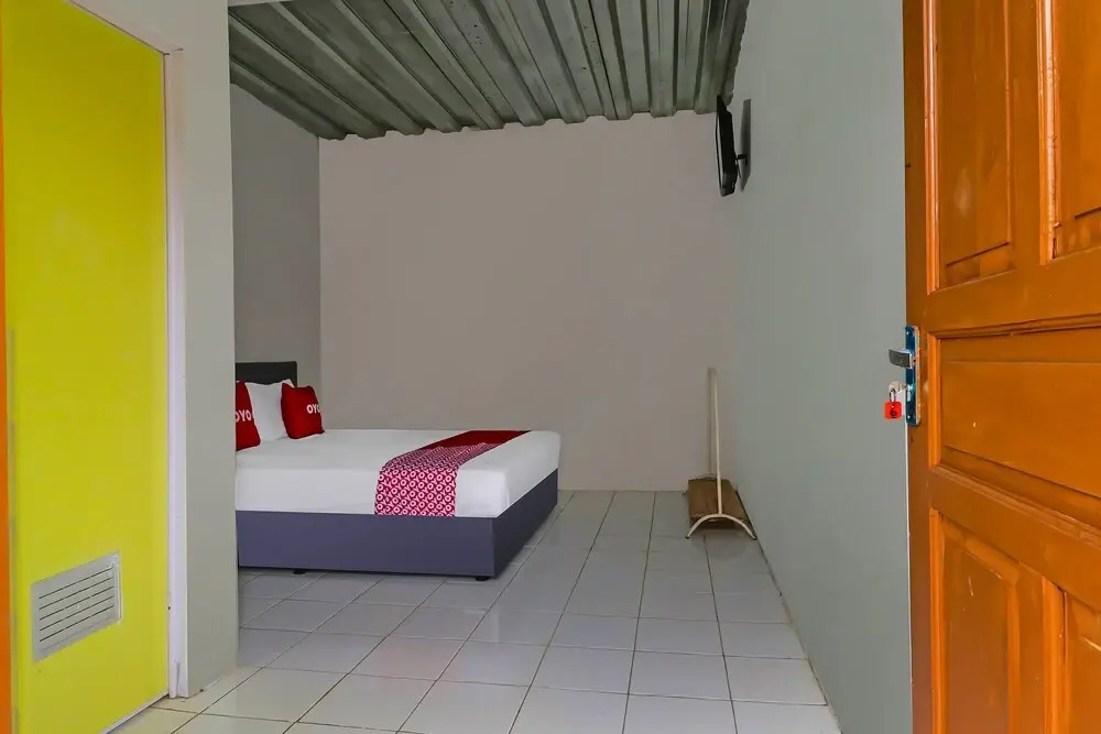 OYO 90809 Homestay Black Pink Merah Jambu Syariah