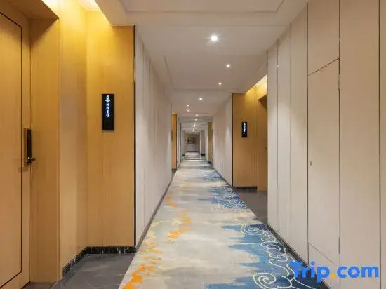 Super 8 Hotel Premier Urmqi High-Speed Railway Station