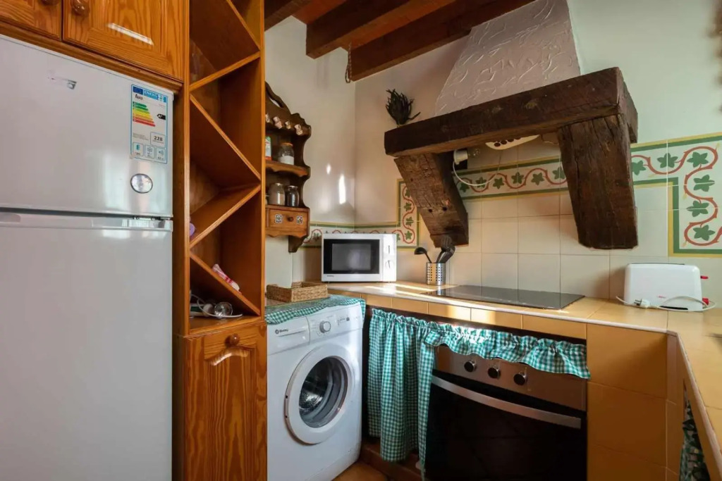 CASA ERNESTO. Piscina Climatizada, porche y garaje
