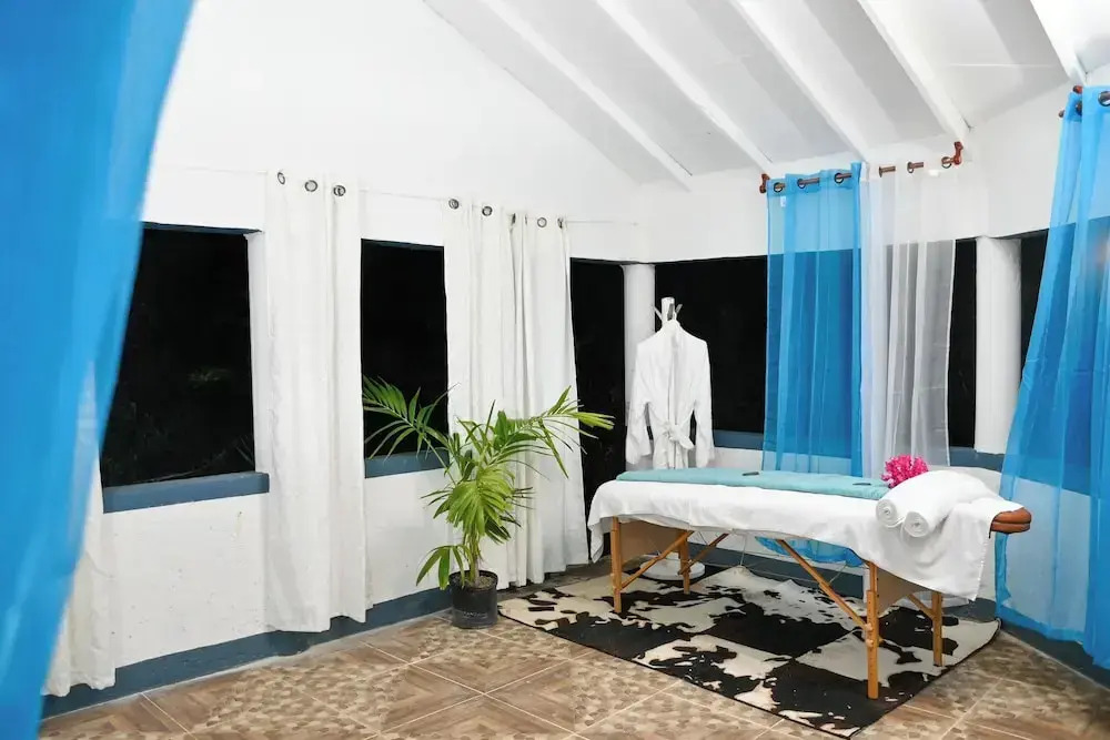 Villa Serenity Water View Suite Sleeps 3 w Pool