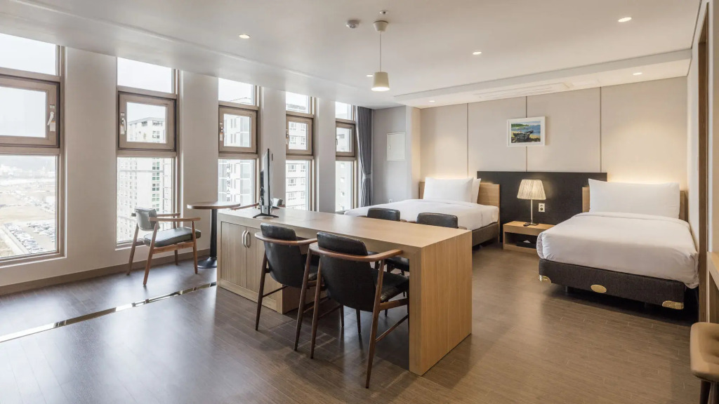 The First Stay Hotel