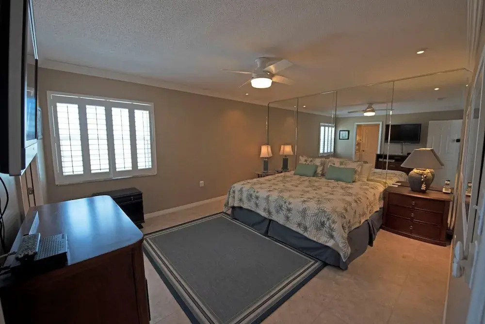 Gulf Place 19