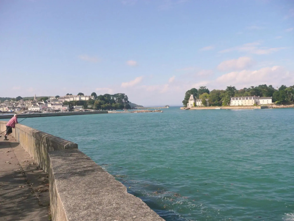 Comfortable Holiday Home With Partial sea Views, Douarnenez-treboul