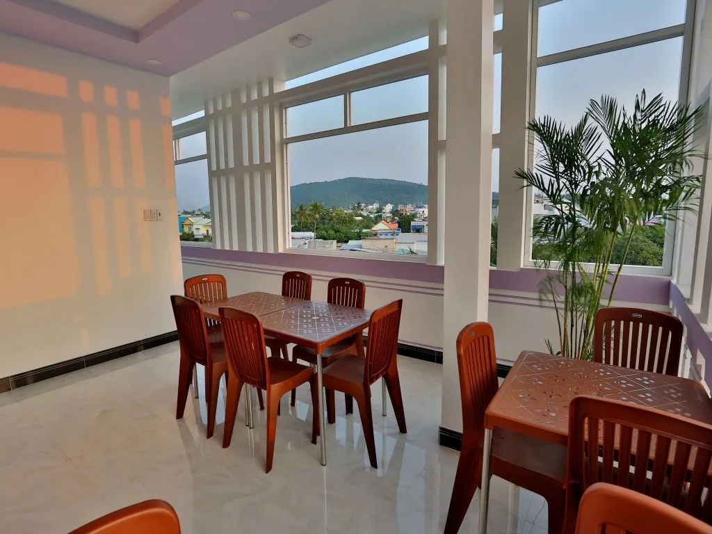 Halona Hotel