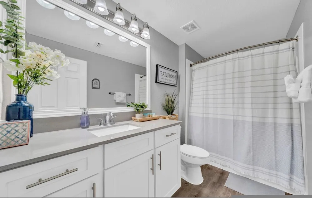 Modern 2BR 2BA King Bed Pool Gym 6