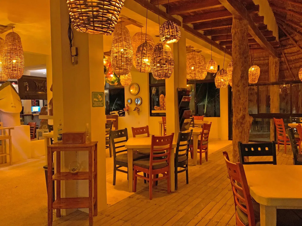 El Fuerte Beach Apartments