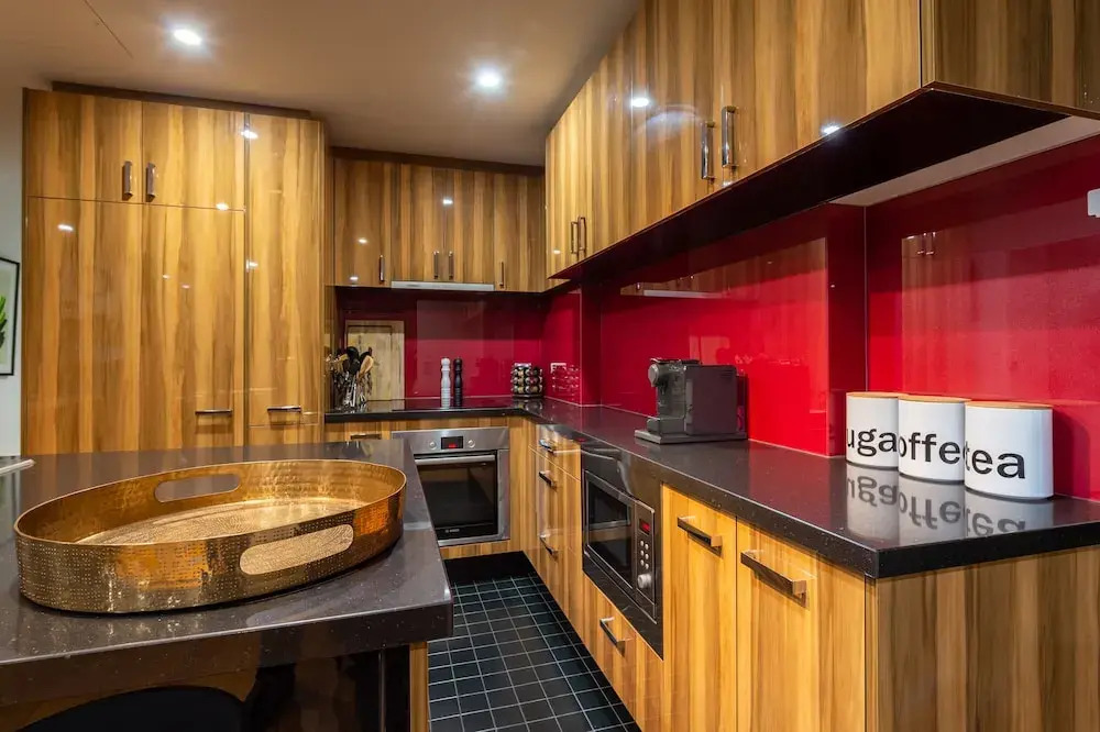 Luxury 3 Bed 2 Bath City Views