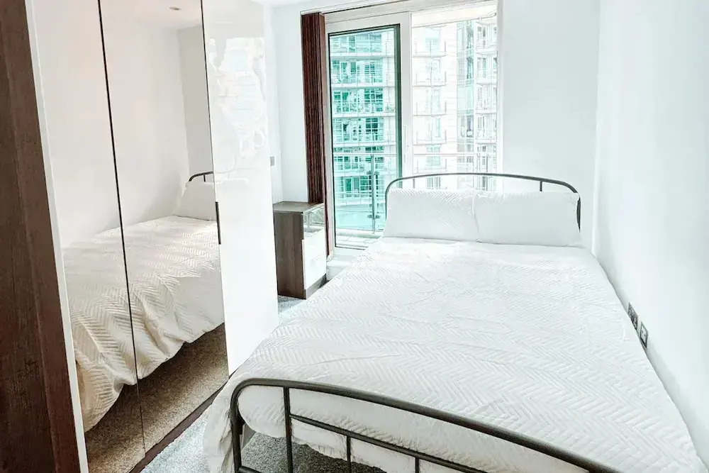 Londonaprt/sleeps6/gym/waterfront/wifi