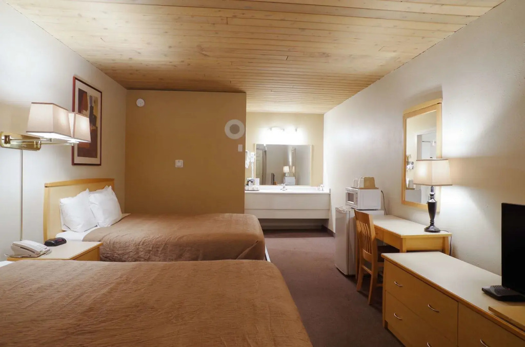 Canadas Best Value Inn and Suites Fernie