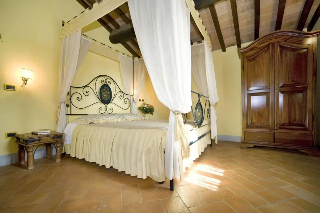 Villa Le Rondini by Salogi Villas