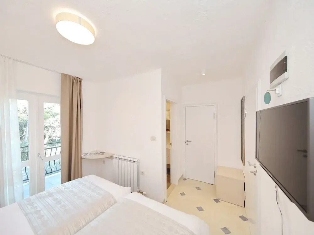 Charming Apartment Directly on the Sea, Whirlpool and Sauna, Beautiful Garden