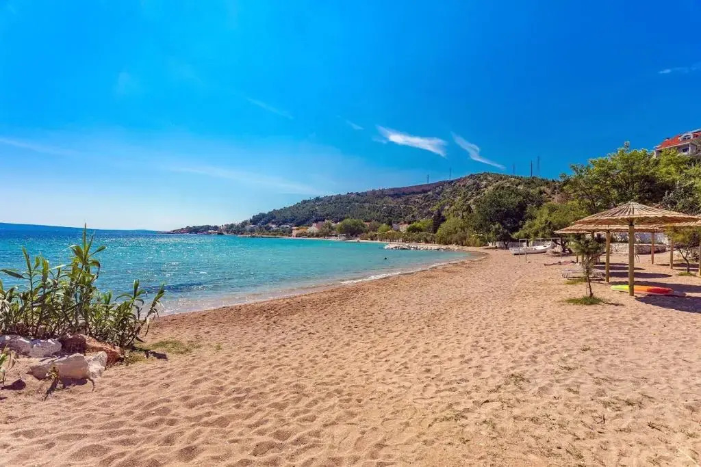 Villa Oslo - luxury place with sea views & heated pool, 300m far from sandy beach