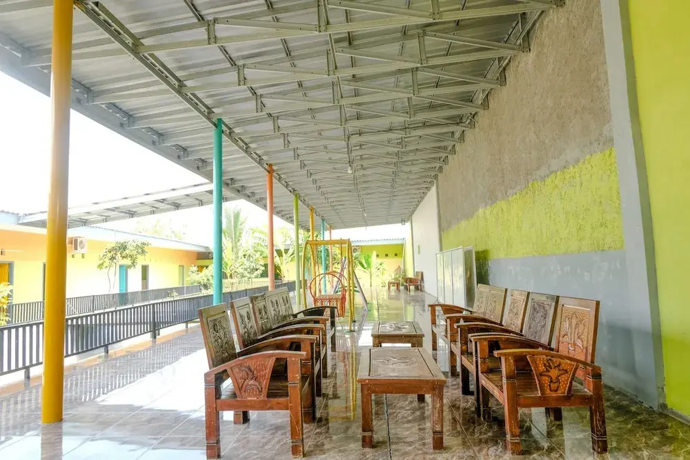 Hotel O Ilyasa Family