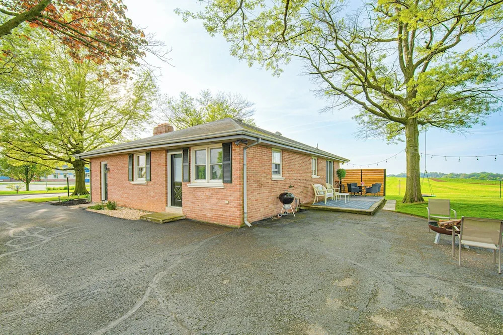 3 Mi to Dutch Wonderland: Serene Home w/ Deck