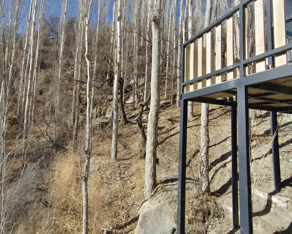 Stunning Cliff-edge 2-bedroom Chalet in Karimabad