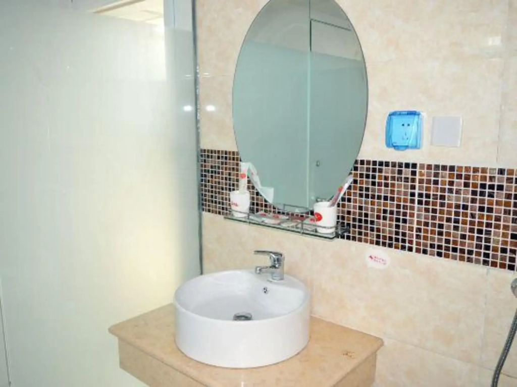 Star hotel (shijiazhuang new railway station store)