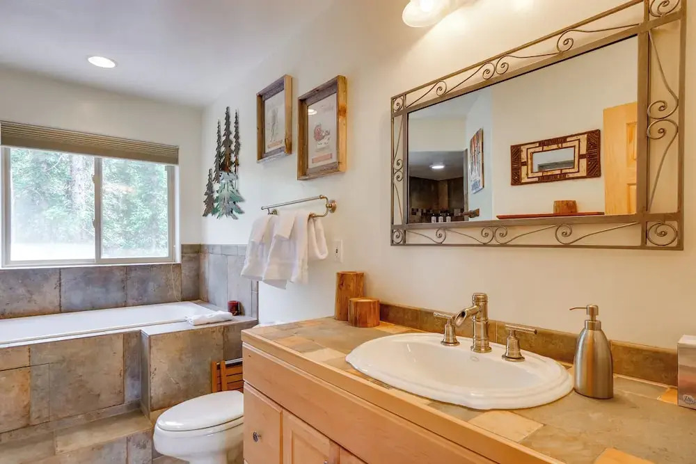 Hot Tub + Game Room: Fairplay Cabin Near Hiking