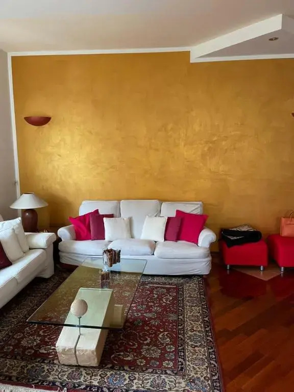 Zen Apartment Located In Turin Pre Hill