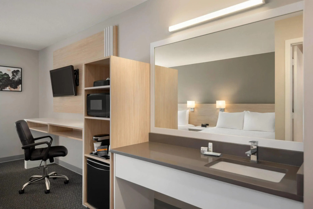 Days Inn by Wyndham Kelowna