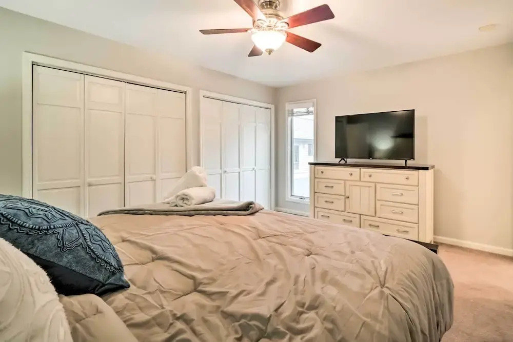 Relax Poolside! Family Getaway in Nashville Area